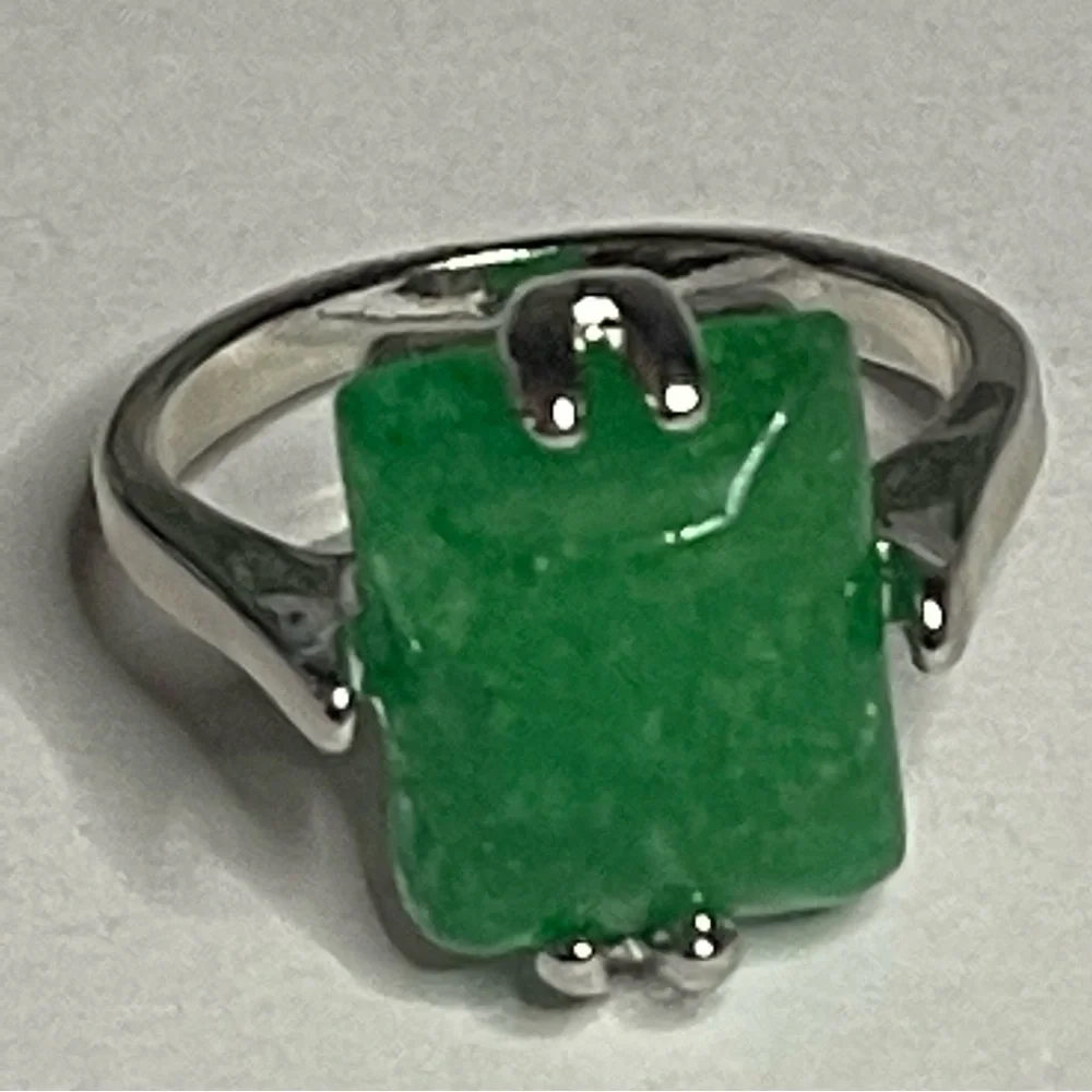 New Handmade Rare Natural Green Jadeite Rectangular Stone Sterling Silver Ring
